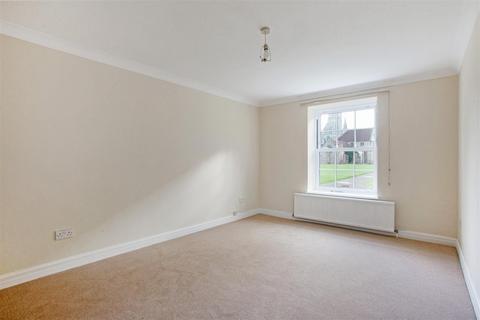 2 bedroom flat for sale, The Close, Salisbury