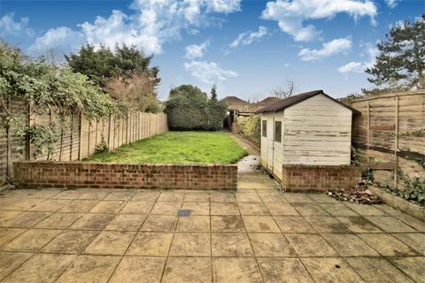 3 bedroom semi-detached house to rent, Colham Avenue, West Drayton, Middlesex, NoCounty