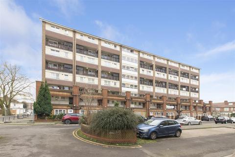 3 bedroom flat for sale, Cavendish Close, London