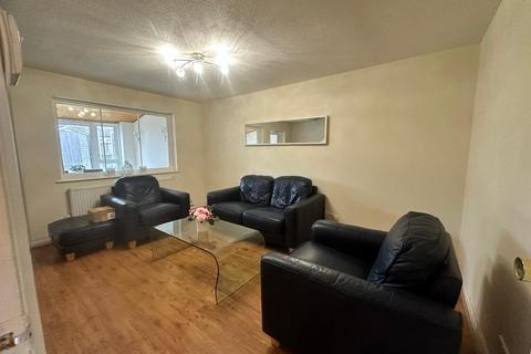 2 bedroom terraced house to rent, Tanglewood Close, Uxbridge UB10