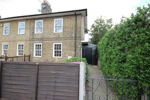 2 bedroom house to rent, Chapel House Street, Canary Wharf, E14