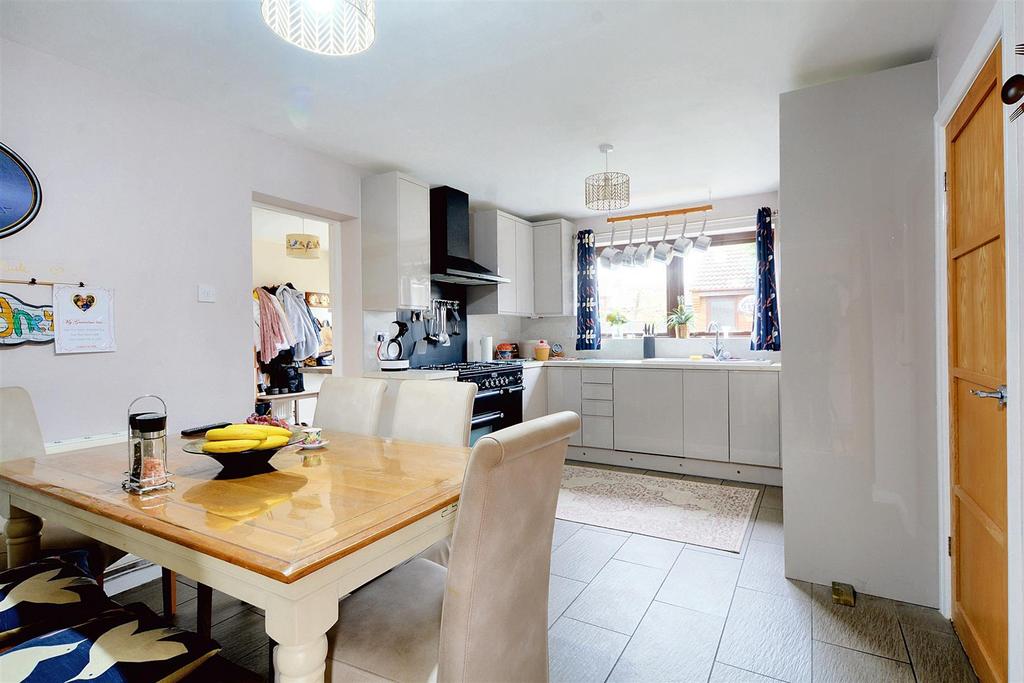Kitchen 1.jpeg