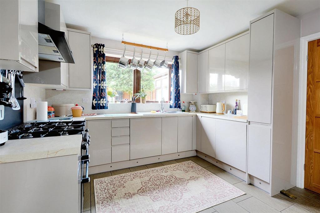 Kitchen 4.jpeg