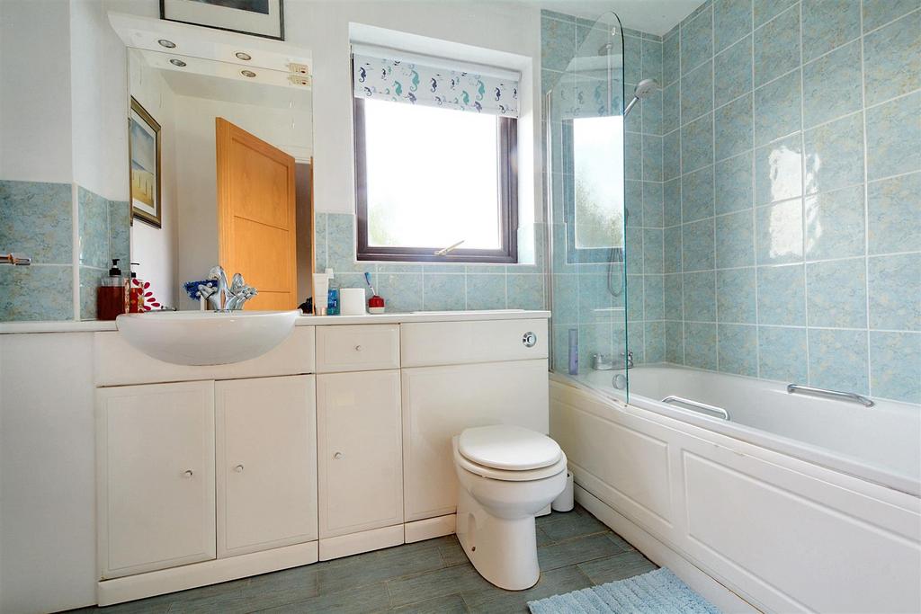 Bathroom 1.jpeg