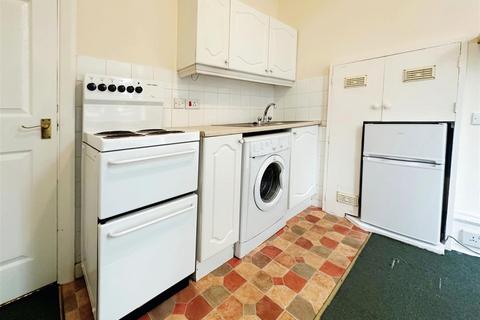 Studio to rent, Holmbush Road, Putney SW15