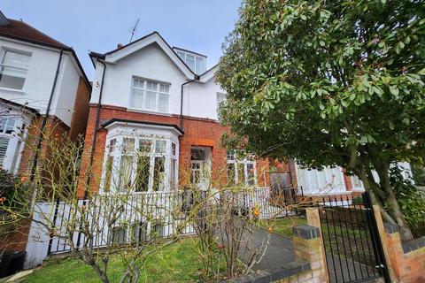 Studio to rent, Holmbush Road, Putney SW15