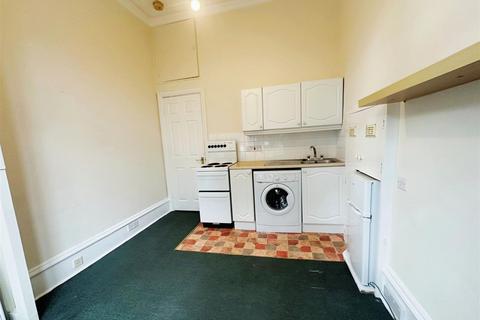 Studio to rent, Holmbush Road, Putney SW15