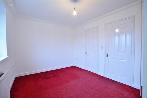 3 bedroom townhouse to rent, Greendale Mews, Slough