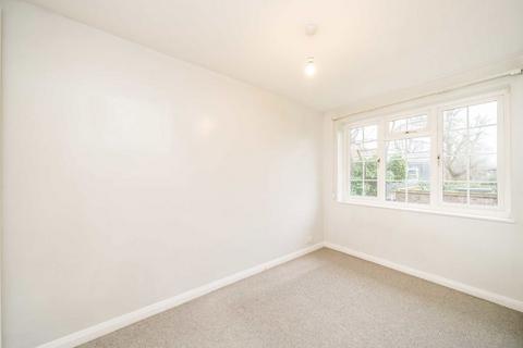 3 Hambledon Court, London, W5 3SW