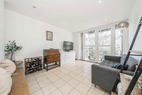 2 bedroom flat for sale, Langhorn Drive, Twickenham TW2