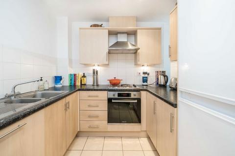 2 bedroom flat for sale, Langhorn Drive, Twickenham TW2