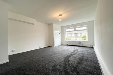 3 bedroom terraced house to rent, Claremont, Cheshunt, EN7