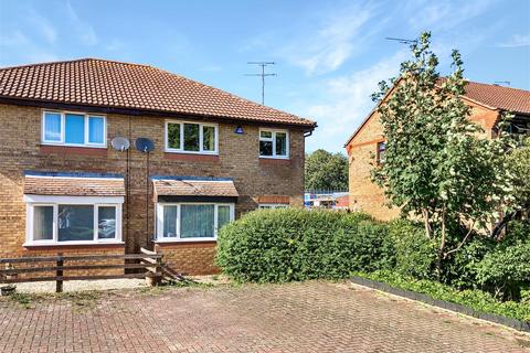 2 bedroom semi-detached house to rent, Battersby Mews, Aylesbury HP21