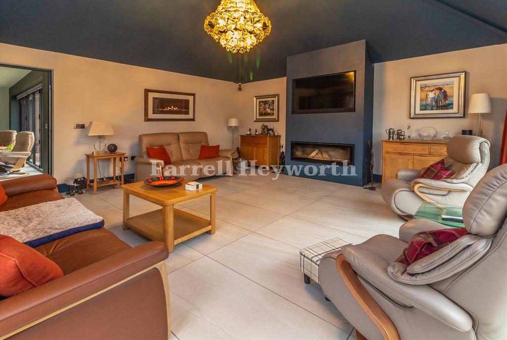 Lounge image 2
