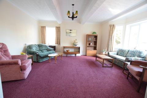 1 bedroom flat for sale, 50 Whitefield Road, New Milton, Hampshire. BH25 6DG