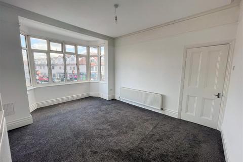 2 bedroom flat to rent, London Road, Leigh On Sea