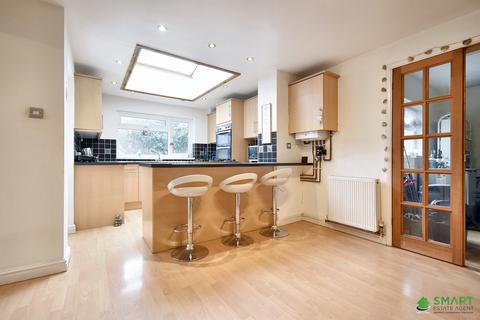 4 Two Acre Court, Exeter, EX2 8YE