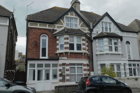 2 bedroom flat to rent, Albany Road, East Sussex