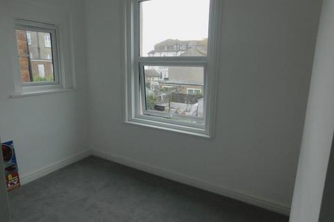 2 bedroom flat to rent, Albany Road, East Sussex