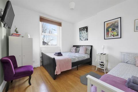 Studio for sale, Clifford Gardens, London NW10