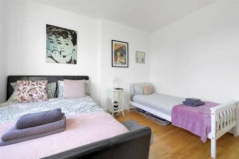 Studio for sale, Clifford Gardens, London NW10