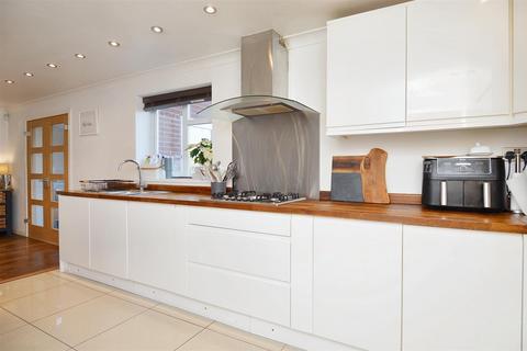 364 Clarence Road, Sutton Coldfield, B74 4LU