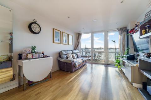 2 bedroom flat for sale, Lighterage Court, Brentford, TW8