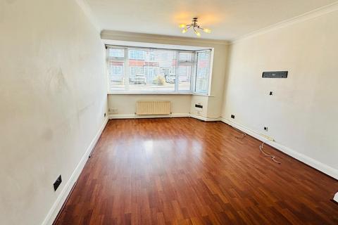 3 bedroom terraced house to rent, Denecroft Crescent, Uxbridge UB10