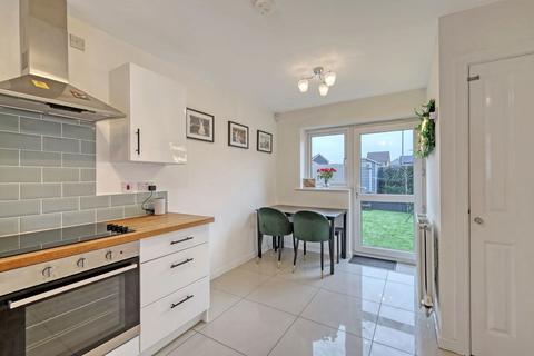 3 bedroom semi-detached house for sale, Roedean Crescent, Basildon SS15