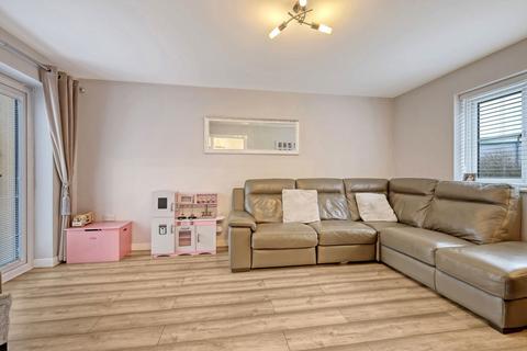 3 bedroom semi-detached house for sale, Roedean Crescent, Basildon SS15