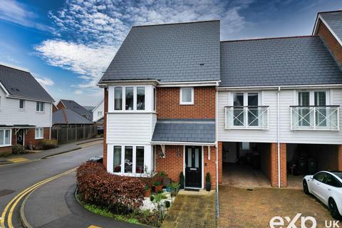 4 bedroom semi-detached house for sale, Amisse Drive, Snodland ME6