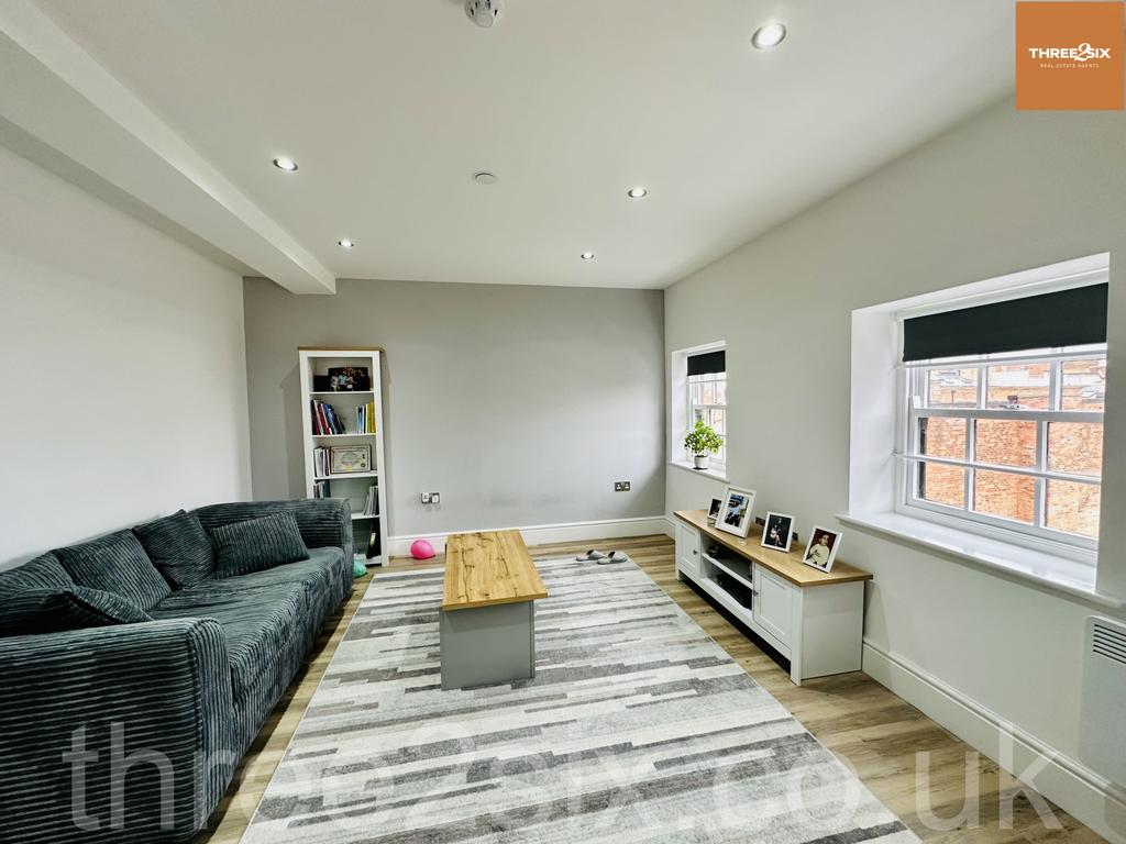 Apartment in Birmingham, West Midlands - View 4