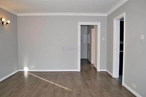 2 bedroom flat to rent, Blyth Road, Bromley, BR1