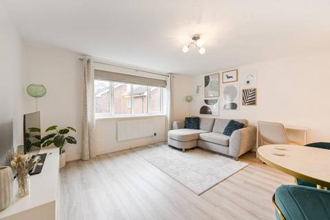 1 bedroom flat to rent, Myrna Close, Colliers Wood, London, SW19