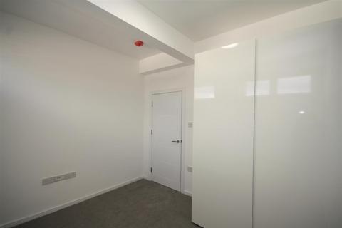 2 bedroom flat to rent, Turners Hill, Cheshunt, Waltham Cross