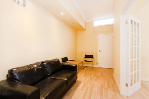 3 bedroom flat to rent, Cornwall Gardens, South Kensington, London, SW7