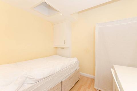 3 bedroom flat to rent, Cornwall Gardens, South Kensington, London, SW7