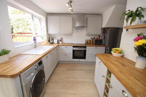 3 bedroom terraced house to rent, Fairhazel Drive, Exwick, Exeter, EX4