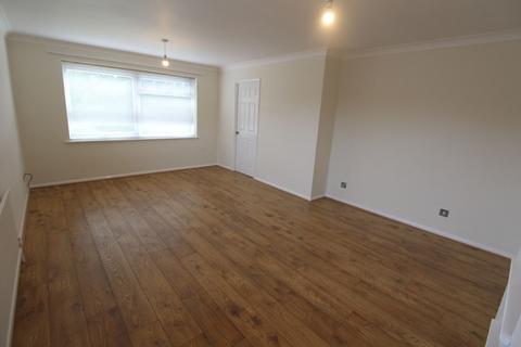 2 bedroom flat to rent, The Warren, Burgess Hill, RH15