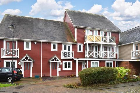 3 bedroom terraced house to rent, Alisander Close, Snodland ME6