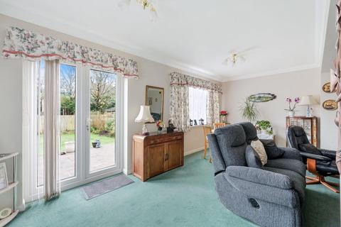 28 Hatch Gardens, Tadworth, KT20 5JS