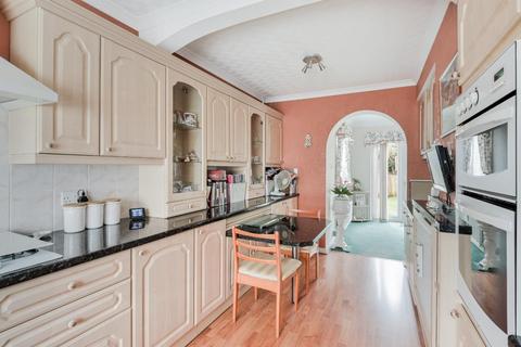 28 Hatch Gardens, Tadworth, KT20 5JS