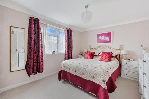 28 Hatch Gardens, Tadworth, KT20 5JS