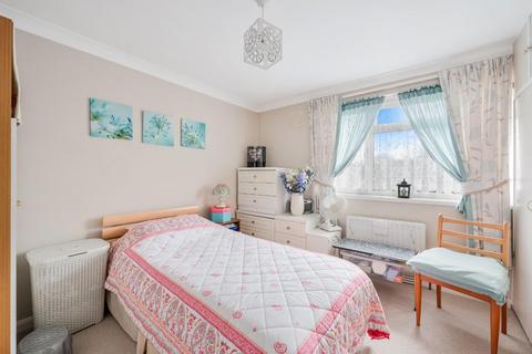 28 Hatch Gardens, Tadworth, KT20 5JS