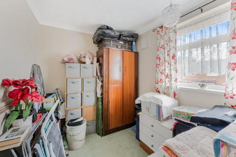 28 Hatch Gardens, Tadworth, KT20 5JS