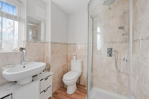 28 Hatch Gardens, Tadworth, KT20 5JS
