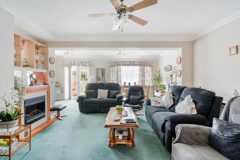 28 Hatch Gardens, Tadworth, KT20 5JS