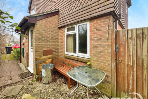 2 Arlott Drive, Basingstoke, RG21 5GU