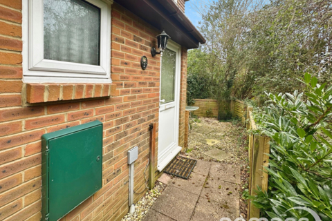 2 Arlott Drive, Basingstoke, RG21 5GU