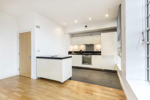 2 bedroom flat to rent, Great West Road, Brentford TW8